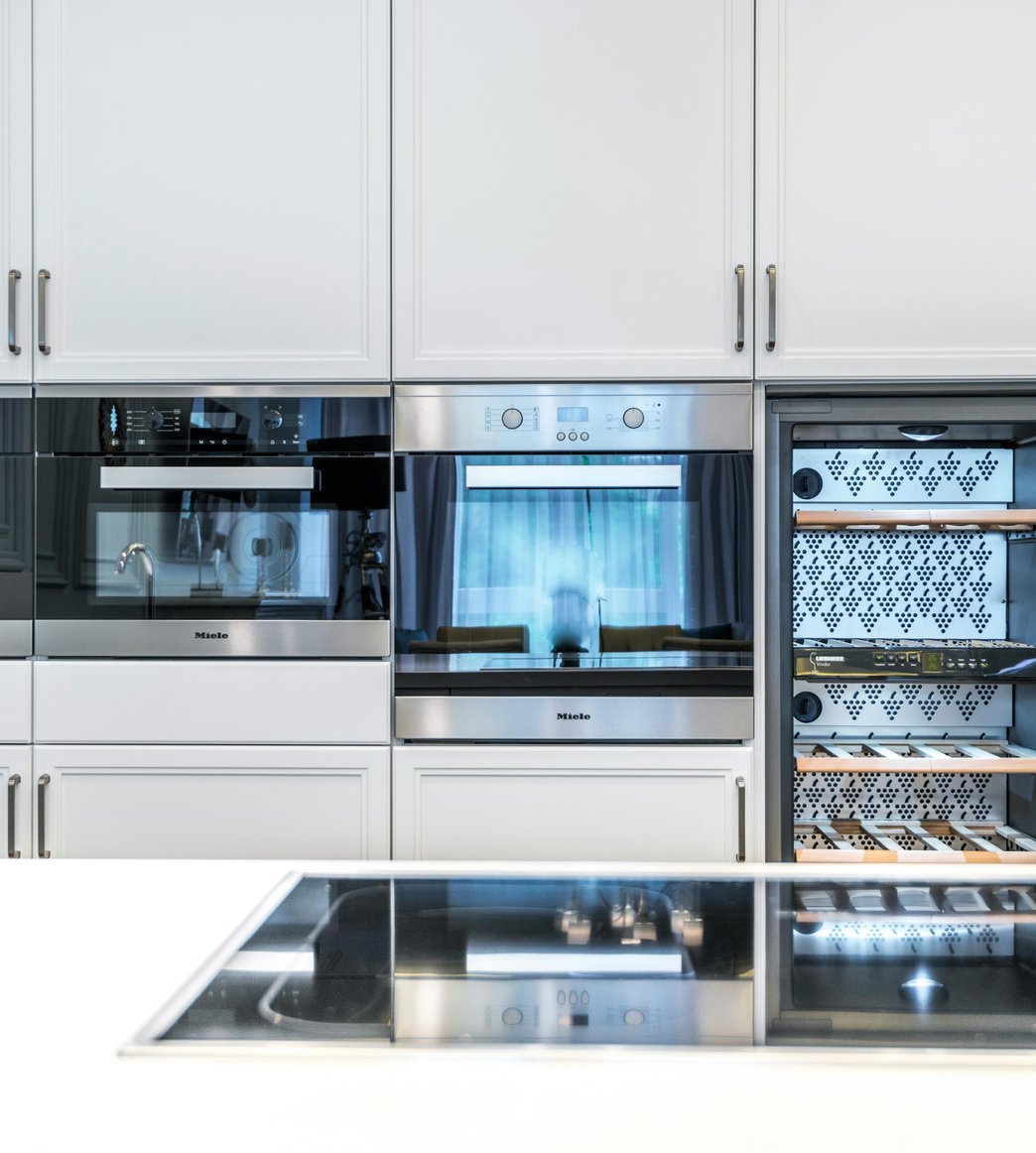 Cleaning refrigerator condenser coils