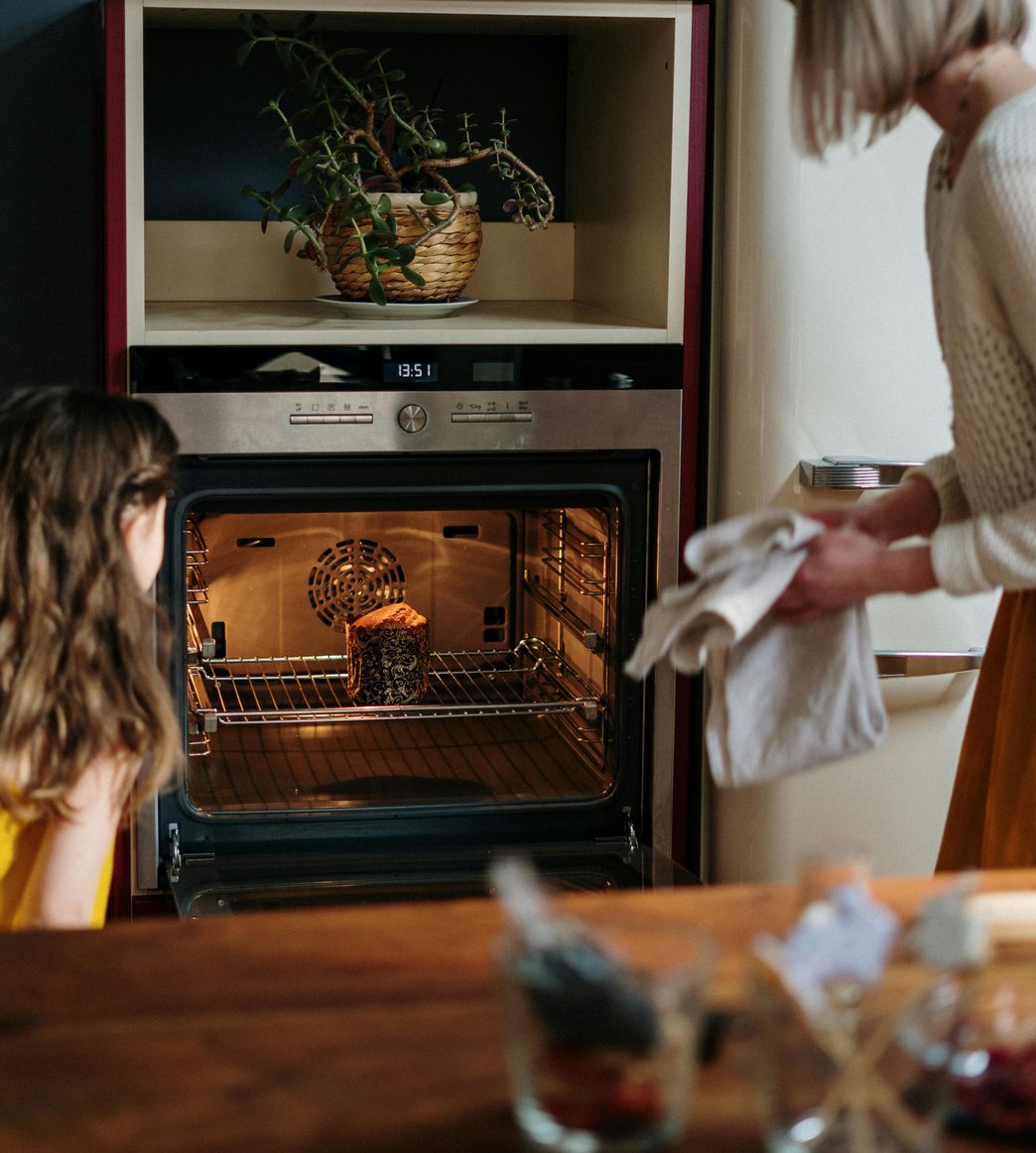 Glass-top electric cooktop service detail